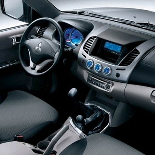 Переходная рамка Mitsubishi L-200 2 DIN (+крепеж) Intro RMS-N15