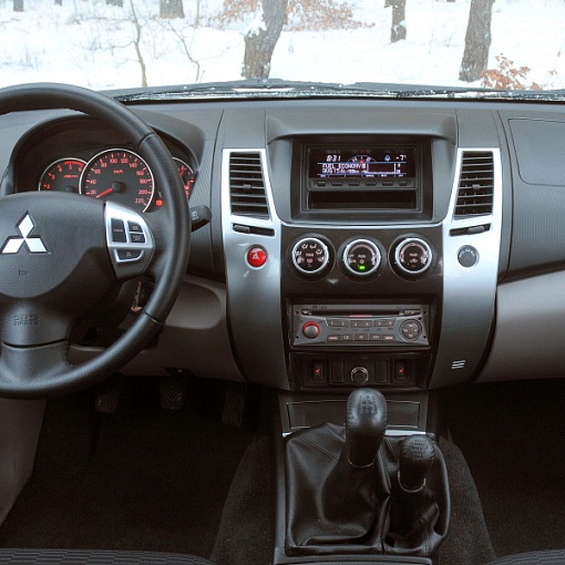 Intro RMS-N22 Mitsubishi Pajero Sport 2015+ Triton 2din